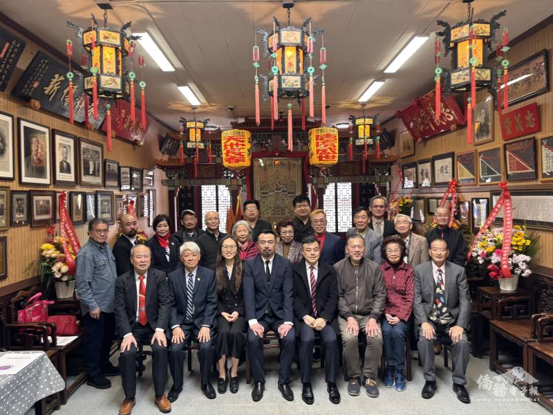 五洲洪門致公總堂會長梁國緯僑務顧問偕全體職員與嘉賓合影