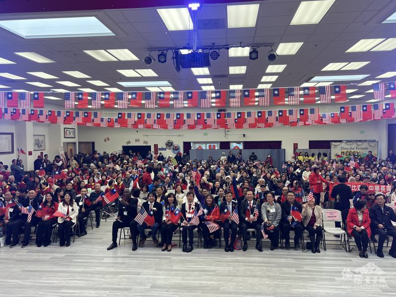 超過600位僑胞與貴賓踴躍出席慶祝中華民國115年開國紀念日元旦升旗典禮