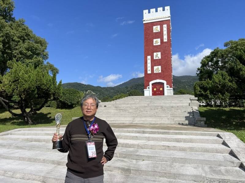 國防大學政治作戰學院3日舉行74週年院慶，並表揚傑出校友，中央通訊社駐台東縣記者盧太城獲選。（盧太城提供）