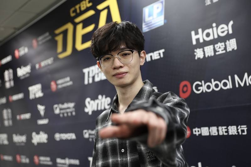 電競「英雄聯盟」台灣戰隊中信飛牡蠣（CFO）休賽季陣容大洗牌，司職下路的Doggo（邱梓銓）4日出席台灣職業籃球大聯盟（TPBL）新北中信特攻活動時，笑說團隊氛圍還是「怪人俱樂部」