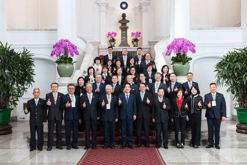 總統與「中華民國進出口商業同業公會全國聯合會」合影
