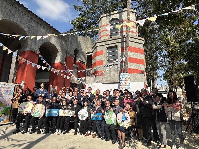 中興大學爭取衛生福利部計畫補助，投入新台幣逾千萬元，成為第一所國立大學在校內設立「員工子女托嬰中心」，1月5日正式開園。