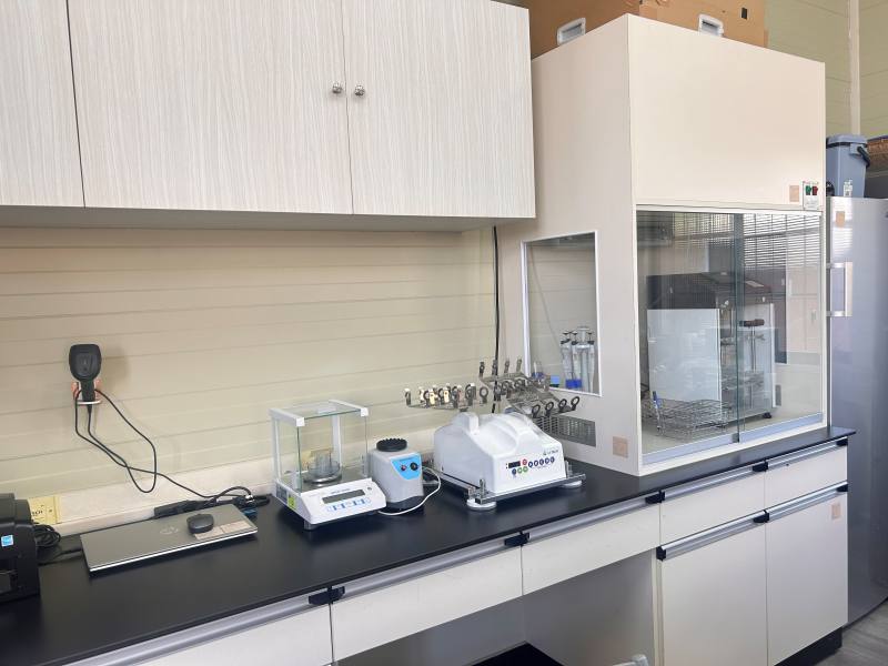 農糧署於各大蔬果供貨單位輔導設置質譜快檢前處理站(圖為高雄市美濃區農會)