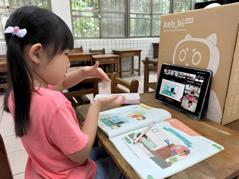 臺灣手語遠距直播學習現場-學生以手語詞彙與教師互動