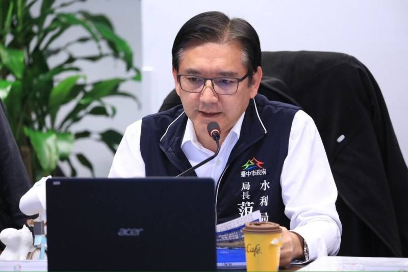 台中市水利局長范世億（圖）6日在市政會議，針對台中防汛4大策略進度與成果進行專案報告，強調在汛期來臨前，將做好排水整治與清疏巡查，並持續建置雨水下水道。（台中市政府提供）
