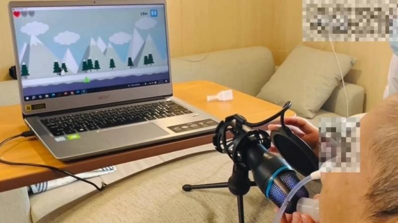 為突破傳統吞嚥復健限制，為恭紀念醫院與中原大學生物醫學工程研究所展開產學合作，開發以吞嚥運動為核心的互動式AI遊戲系統，可強化中風患者口輪匝肌及頷下肌群功能。（為恭紀念醫院提供）