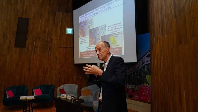 亞洲大學6日邀請2013年諾貝爾生理醫學獎得主聚德霍夫（Thomas C. Sudhof）（圖）舉辦「諾貝爾大師論壇」，他分享長年從突觸層級研究大腦運作的經驗。（校方提供）