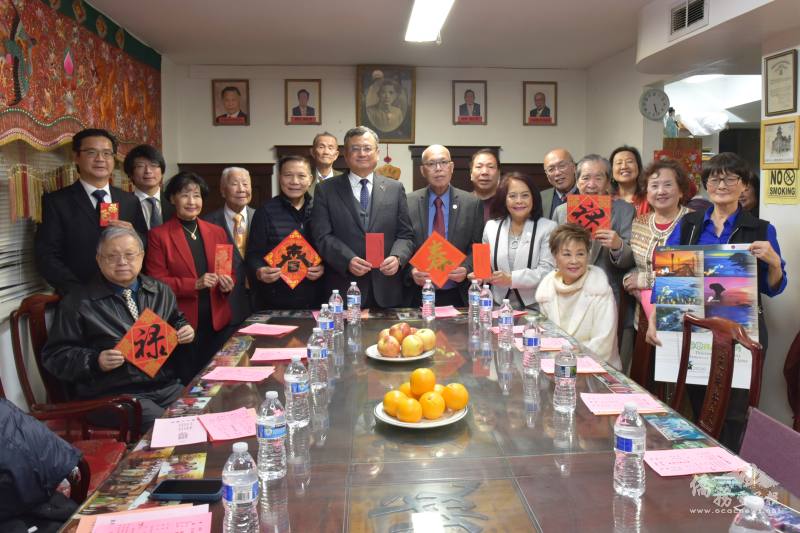 類延峰偕拜年團隊1月1日拜訪安良工商會