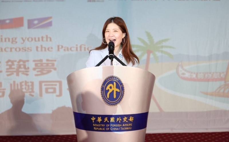 國立暨南大學學生柳心詠入選外交部國際青年大使，將前往邦交國及友好國家訪問，柳心詠說，就讀系所非常重視第二外語，且學校擁有眾多國外姐妹校，提供獎學金與寒暑假海外營隊資源，讓她將視野延伸至國際。（暨南大學提供）