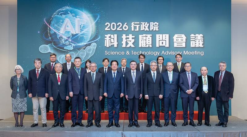 總統與出席人員合影