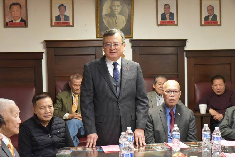 駐芝加哥辦事處處長類延峰拜訪華埠傳統僑社祝賀新年致詞