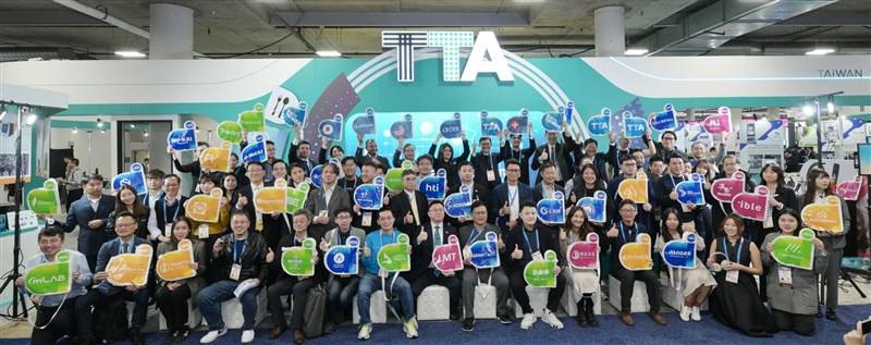 Representatives from Taiwanese startups and suppliers pose for a group photo at the Consumer Electronics Show in Las Vegas in this undated photo. Photo courtesy of the National Science and Technology Council