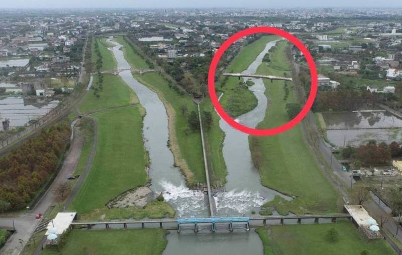 宜蘭縣安農溪分洪堰公園南支流跨越橋樑預計今年底完工，紅圈處為新橋的模擬示意圖。完工啟用後，可供自行車及行人通行，縫合現有路網關鍵斷點，建構便利與完整遊憩動線。（宜蘭縣政府提供）