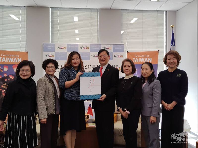 大阪中華總會婦女會合影