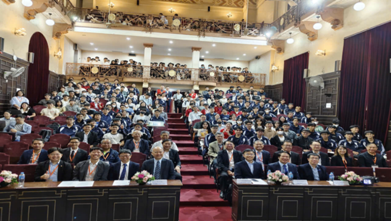 Univesity students and academic staff with the delegation