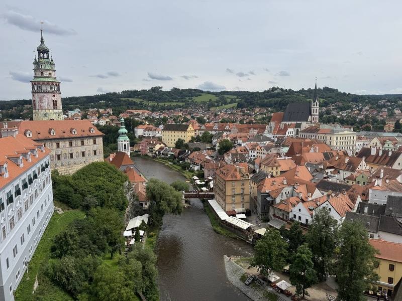 捷克庫倫洛夫（Český Krumlov）城堡在2025年吸引23.3萬人次造訪。