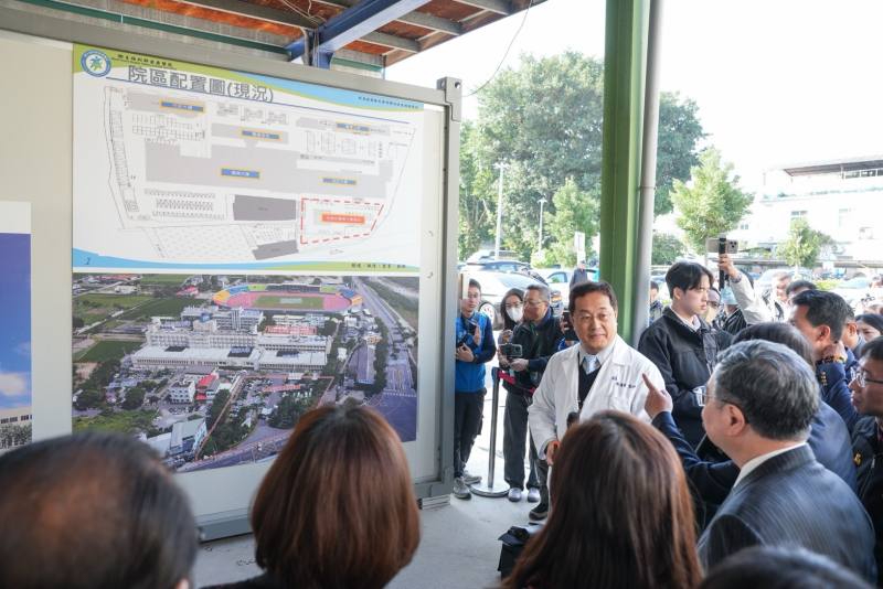 行政院長卓榮泰視察部立苗栗醫院急重症醫療大樓擴建工程規劃情形