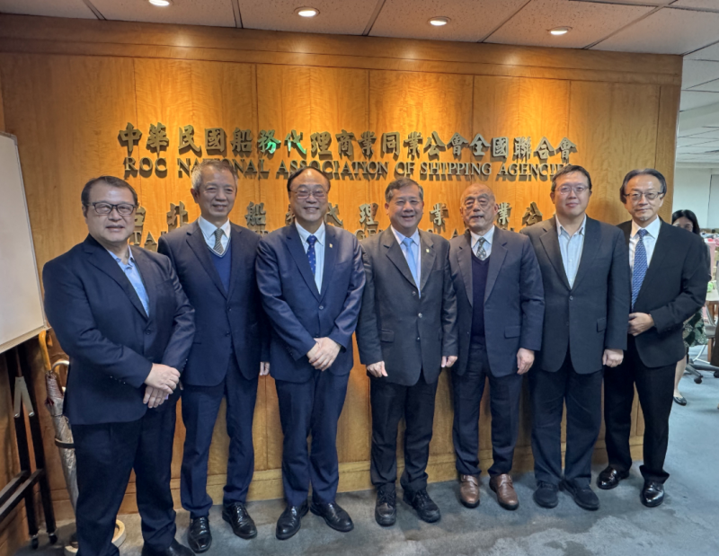 港務公司拜會中華民國船務代理商業同業公會全國聯合會(左2至左4：公會理事長黃啟洋、港務公司董事長周永暉、港務公司總經理王錦榮)