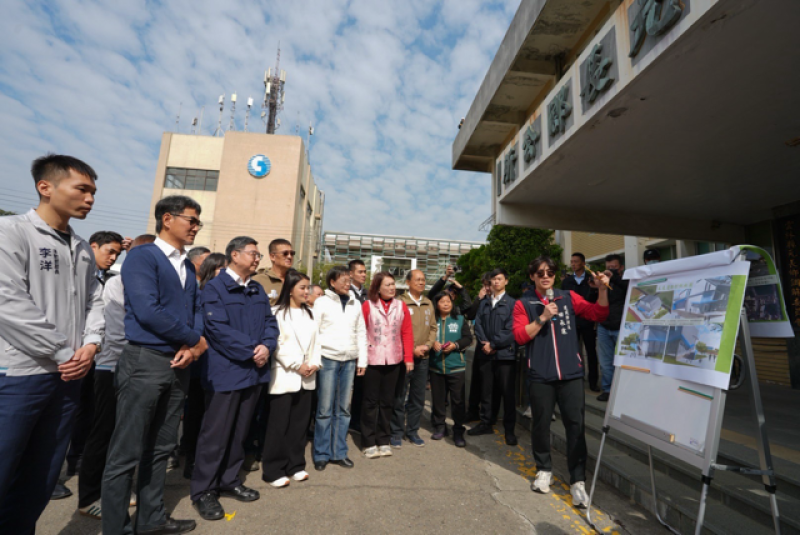 卓院長聽取運動部設施規劃司長、雲林縣元長鄉公所分別說明「建置宜動全民運動環境」及「雲林縣元長鄉樂活運動館新建工程」簡報，
