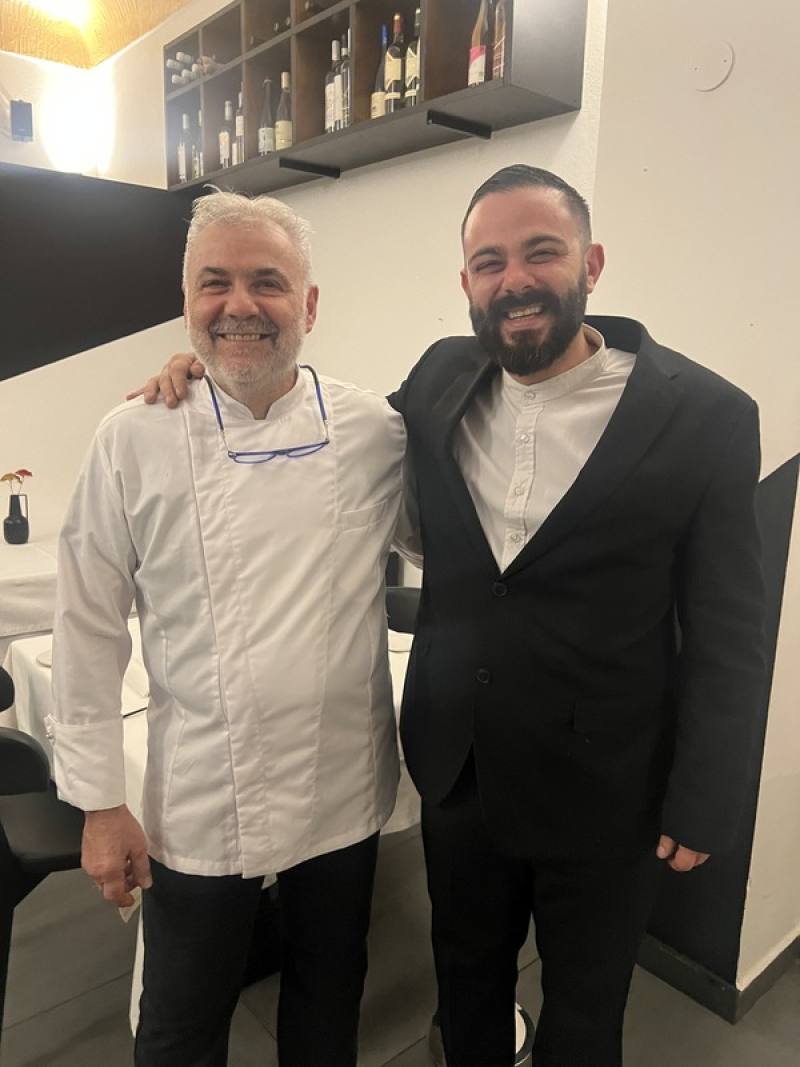 「Musciora」餐廳以祖傳的方言綽號命名，主打零公里食材，父親東尼歐（Tonino Delrio）擔任主廚，兒子丹尼樓（Danilo Delrio）擔任侍酒師。