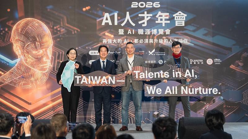 總統與出席人員合影