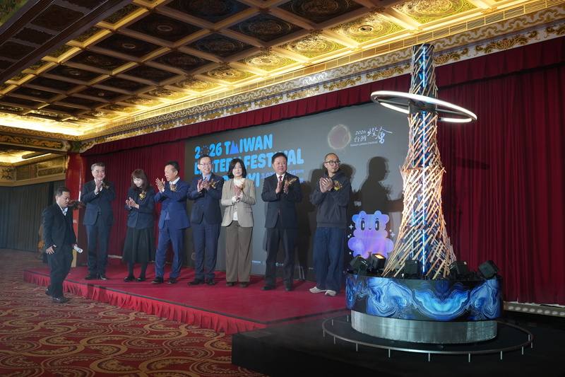 The design of the 2026 Taiwan Lantern Festival's main lantern is unveiled through a scale model at a Friday press conference in Taipei, attended by the festival's organizers and the lantern's designers. CNA photo Jan. 9, 2026
