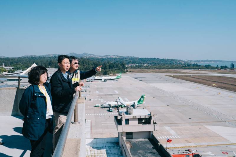 陳部長視察金門機場空側道面整建工程規劃情形