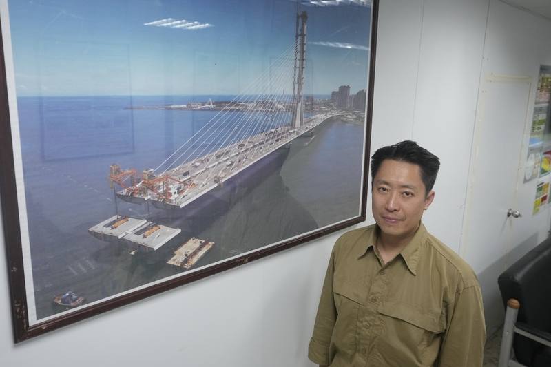 ZHA專案總監黃劭暐，是札哈．哈蒂建築師事務所淡江大橋項目總監，他接受中央社專訪時，回憶設計團隊走訪淡水夕照景點及雲門舞集，得到淡江大橋設計靈感