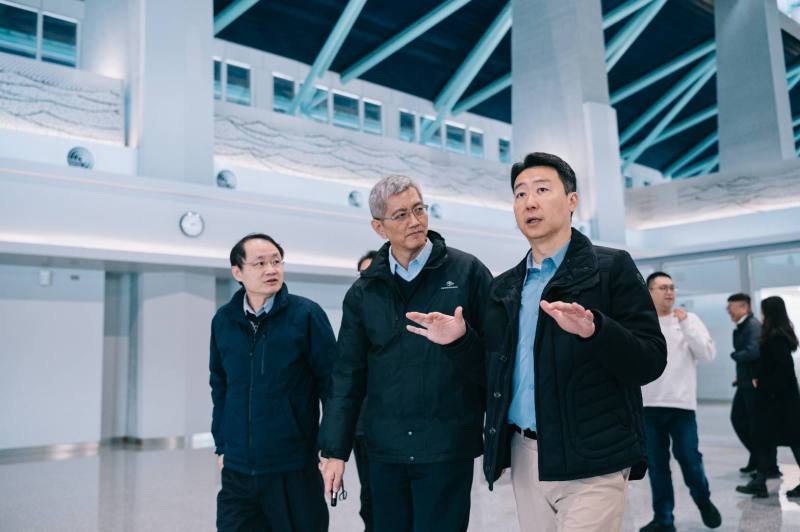 陳部長視察金門水頭港客運中心興建工程