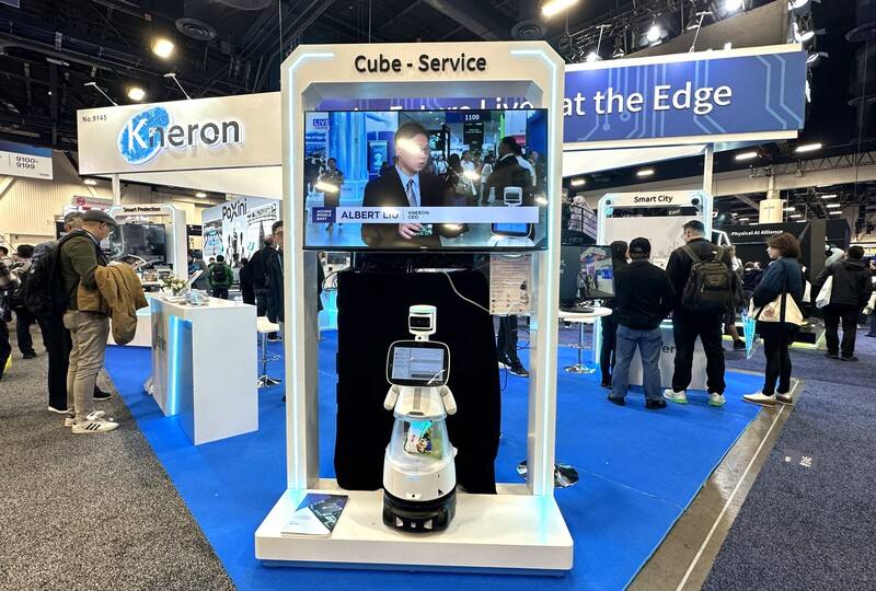 耐能（Kneron）公司今年在美國消費性電子展（CES）展場，攜手多家業者展示居家照護機器人、無人機等多元應用，圖攝於1月8日