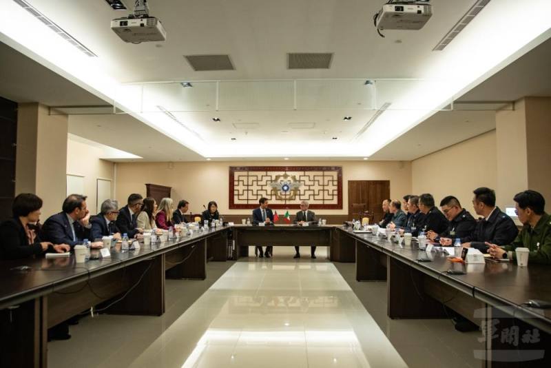 義大利國會友臺協會訪團卡塔內歐（Alessandro Cattaneo）眾議員率團來訪，以實際行動支持臺海和平穩定。（軍聞社記者王茗生攝）