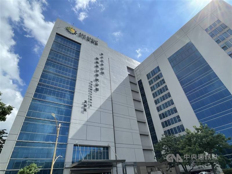 圖為日月光投控高雄廠區一隅。（中央社檔案照片）