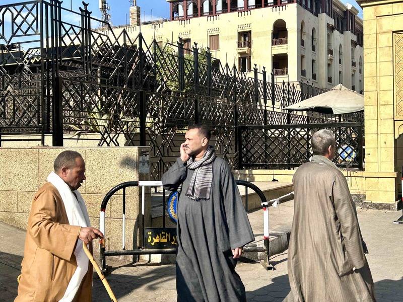 埃及男性傳統長袍以純棉製成，寬鬆透氣，在埃及日常生活中很常見，是一件歷史悠久、深植社會底層與鄉村文化的服飾