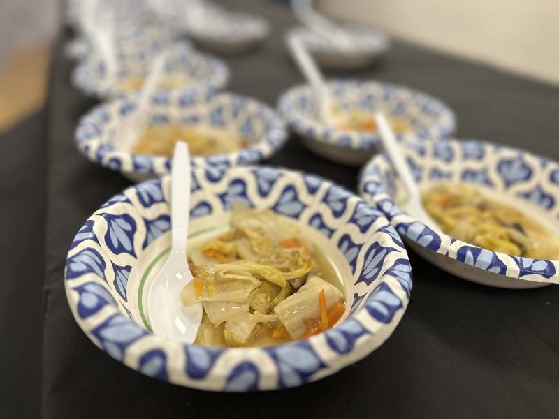 旅美23年的李欣怡11日攜手多名樂手共同演出，呈現融合東西方樂器改編的台語經典老歌，有如「白菜滷」配料豐富卻又無違和。現場也提供這道台式美食供觀眾享用