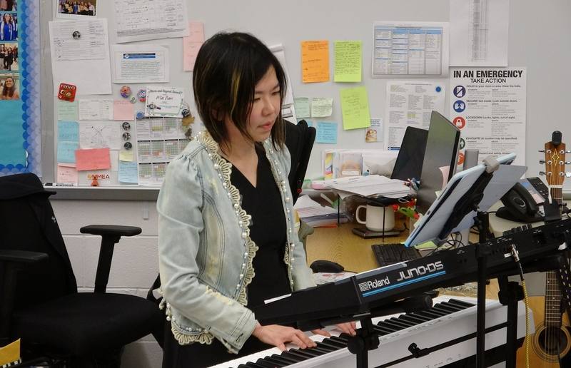 旅美23年的李欣怡去年實現製作音樂專輯的夢想，她11日攜手台灣及美國樂手在華府台灣學校共同演出，擔任鍵盤手，以創新方式呈現台語老歌