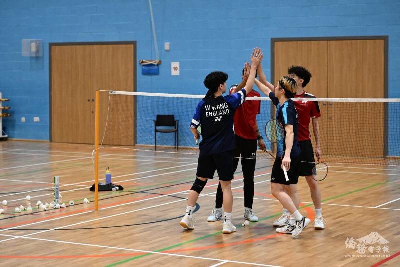 賽事進行間，選手在球場上全力以赴，賽後於網前互相擊掌致意