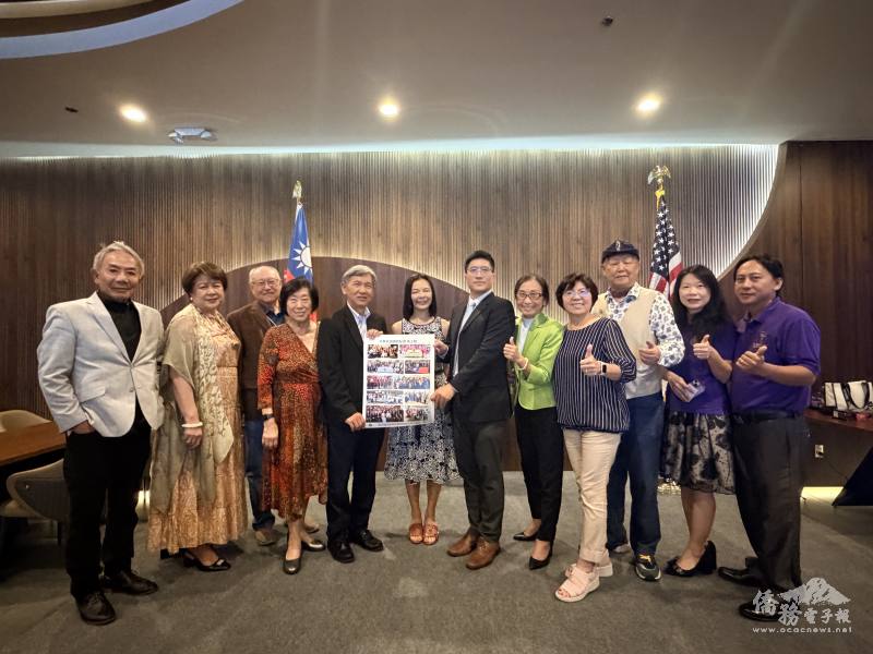 中佛州僑界感謝僑務秘書黃士聰過去2年的服務，並承諾將協助僑務秘書杜戎珄延續僑務