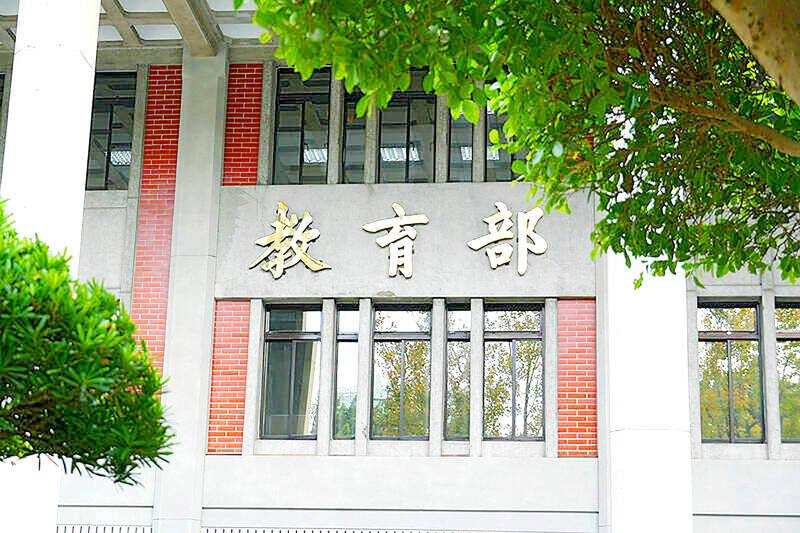 教育部投入新台幣4.08億元經費，協助國中小「雙語生活化」