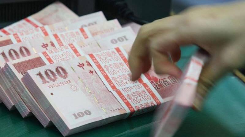 財政部13日公布114年全年全國賦稅收入為新台幣3兆7515億元，年減0.3%，較預算數短少505億元