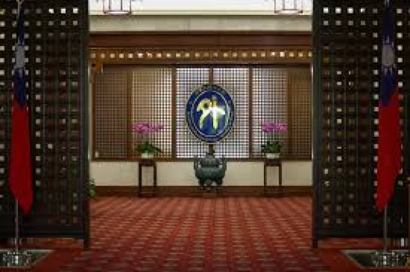 外交部已針對伊朗更新旅遊警示為「第4級：紅色儘速離境」。圖為外交部正門口部徽