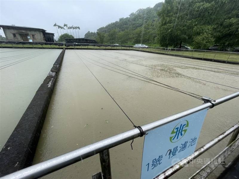 監察院表示台灣自來水淨水場飲用水及原水恐有塑膠微粒疑慮，水利署說明，飲用水中微型塑膠平均值低於國際平均值，亦遠低於瓶裝水平均值