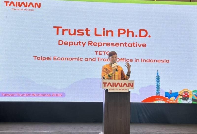 印尼最大媒體「羅盤報」（Kompas）近日推出台灣旅遊專題報導，並訪問台灣駐印尼副代表林信任，談台灣致力打造穆斯林友善旅遊環境。圖為林信任出席2025年台灣觀光推廣會。（駐印尼代表處提供）
