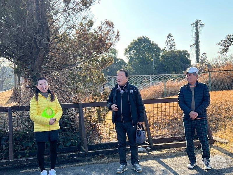 貴賓合影，由左至右為日本臺灣商會聯合總會總會長洪益芬、榮譽總會長詹德薰、東京臺灣商工會會長徐文宗