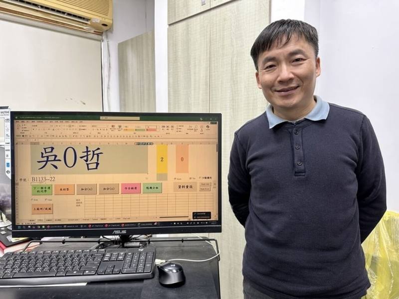 台科大教授陸敬互自製點名工具，並將動漫「航海王」融入教學來詮釋技術術語，翻轉常被學生視為枯燥的「微算機概論」課程。（台科大教務處提供）