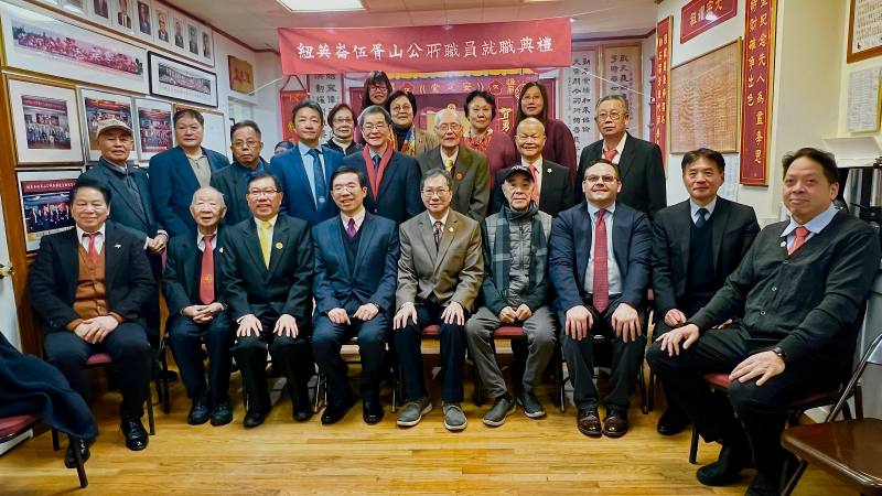 伍氏男性宗親合影