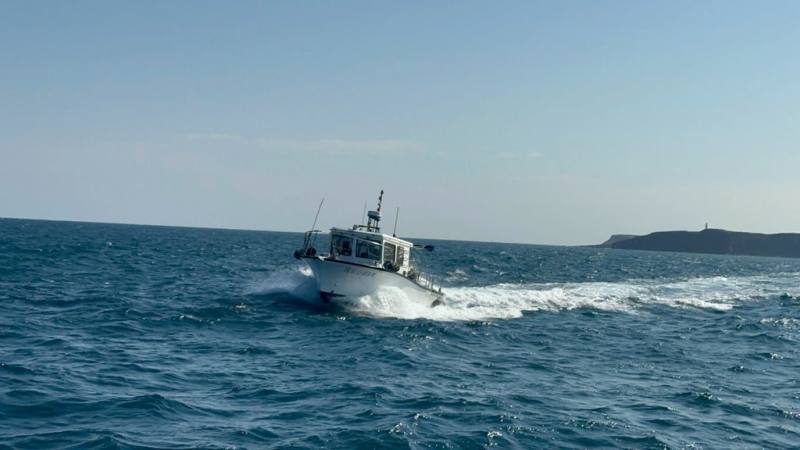 海洋國家公園管理處與澎湖縣政府13日聯手跨單位協力全面巡檢，在澎湖南方四島國家公園海域發現有12艘疑似違規釣魚的自用小船及遊艇，將依違規情節裁罰。（海洋國家公園管理處提供）