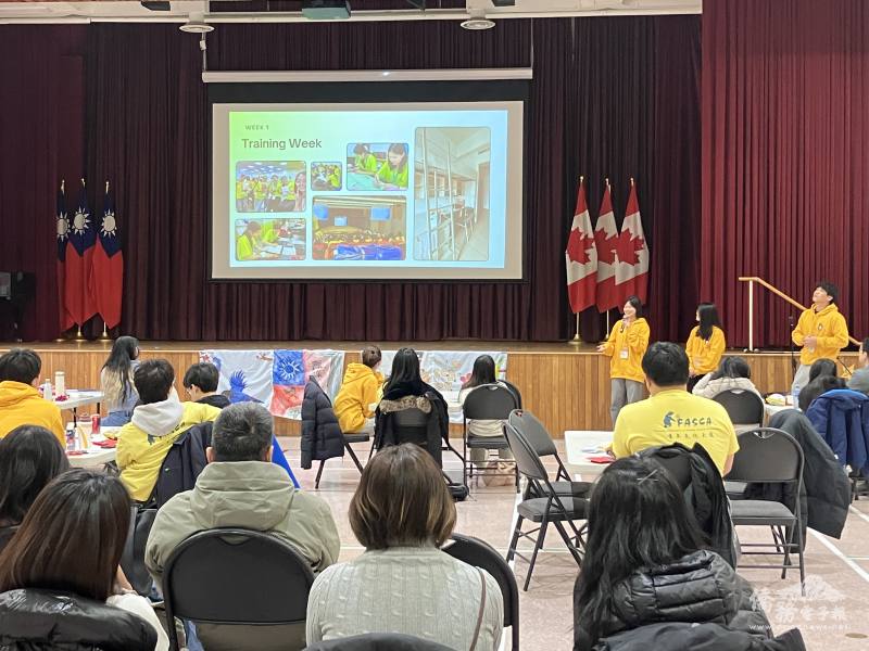 邀請家長共同聆聽海外青年英語服務營經驗分享，鼓勵學員參與海外英語志工服務學習，豐富人生經驗