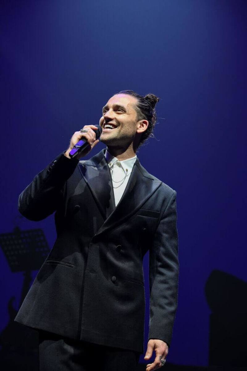 在2025年「悲慘世界」40週年紀念版音樂會中，飾演傳奇角色「賈維爾」的布萊德利．賈登（Bradley Jaden）（圖）以低沉渾厚嗓音征服觀眾，3月將來台舉行個人音樂會，地點在台北國家音樂廳。（寬宏藝術提供）