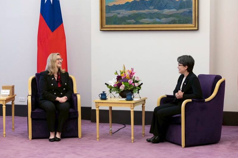 副總統接見「美國亞利桑納州鳳凰城市市長蓋蕾歌訪問團」並相互交流