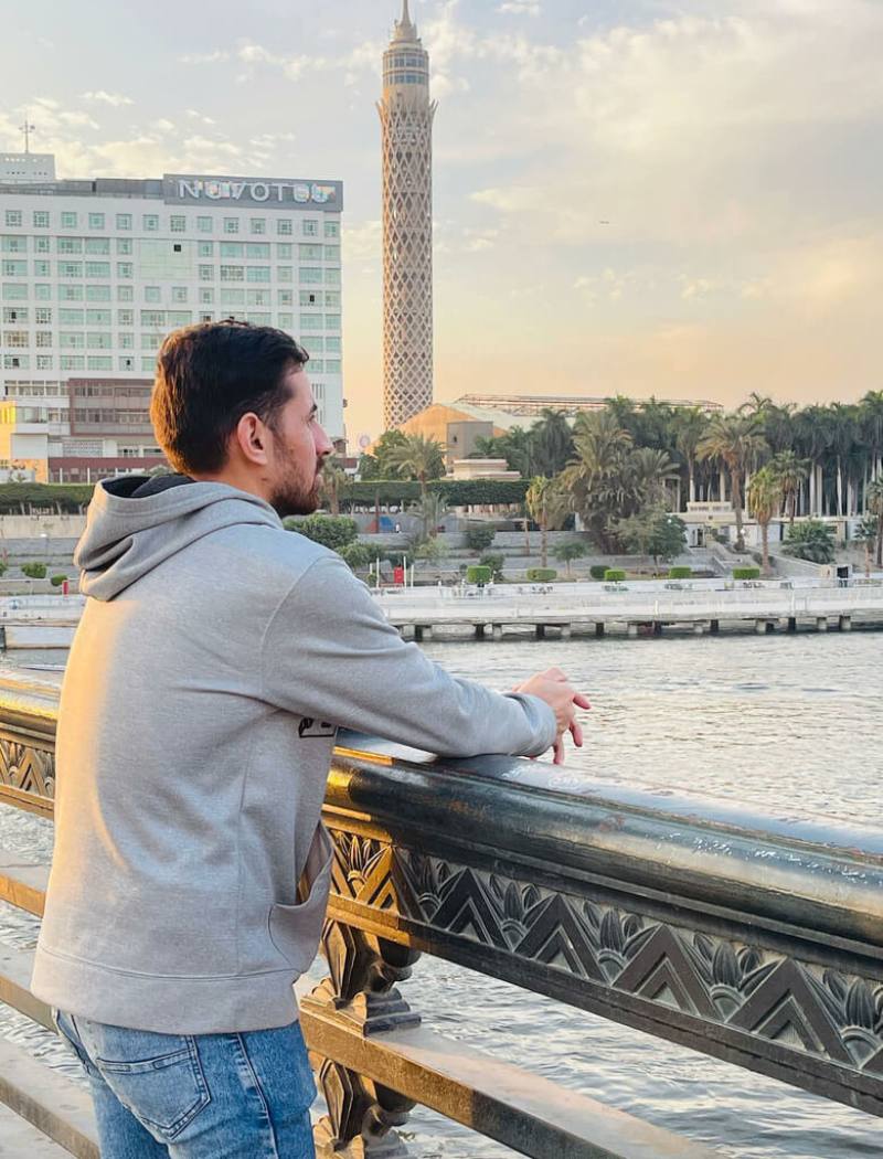 阿富汗青年埃爾哈姆曾旅居埃及開羅，13日接受中央社訪問時，對伊朗近期爆發的示威抗議行動表示擔憂，如伊朗政府垮台，恐影響阿富汗未來政治經濟發展。（埃爾哈姆提供）